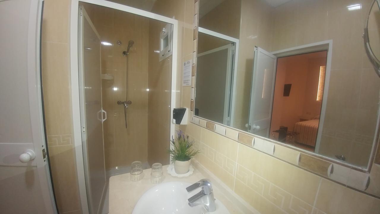 Hostal Paris San Fernando Ngoại thất bức ảnh